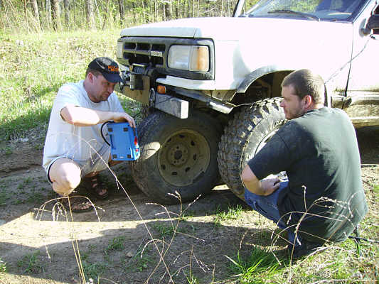 Using the spare wheel to lift The Ho